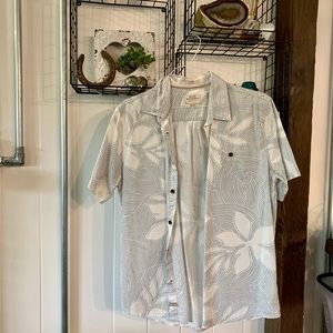 Men’s Quiksilver Waterman Collection, Large. Button up